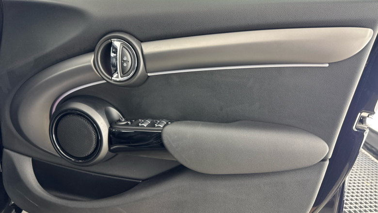 MINI Hatchback 1.5 Cooper Exclusive Premium 5dr Auto Petrol Hatchback